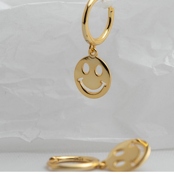 925 Sterling Silver Gold Plated Smiley Face Hoop Earrings - Picture 5 of 7